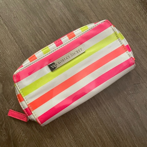 Victoria's Secret Other - *LikeNew* RARE Victoria’s Secret Beauty Travel Makeup Brush Case